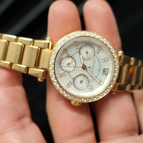 Michael Kors Women's Parker Mother of Pearl Dial Rose Gold Tone Watch - Picture 7 of 8